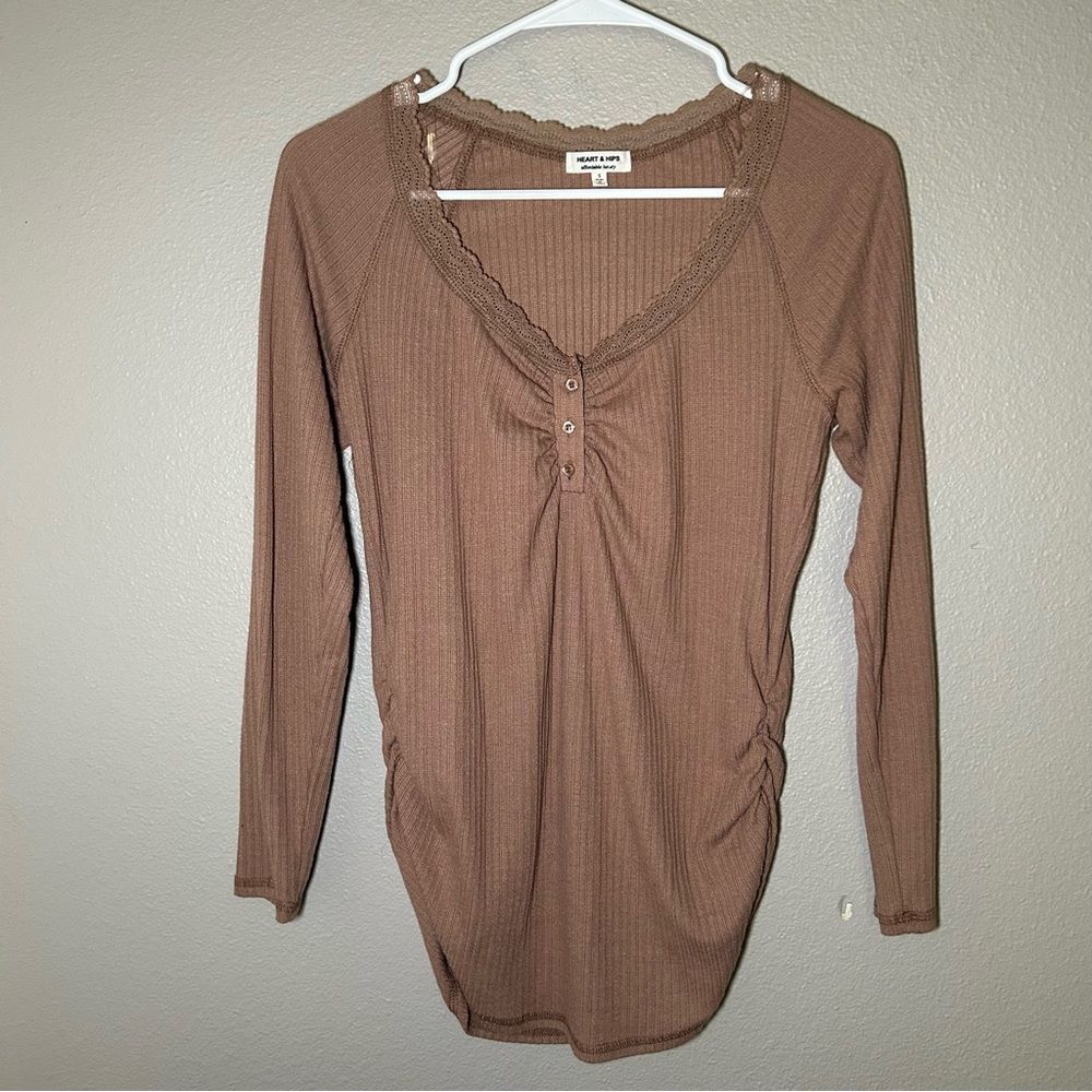 Heart & Hips maternity lace trim ribbed long sleeve top women’s size small